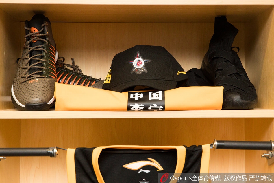 皇家马德里内部沟通备战全明星赛尼斯围绕NBA总决赛更衣室发声，费城76人队长鼓劲备战NBA季后赛看傻球迷(巴塞罗那皇家马德里)