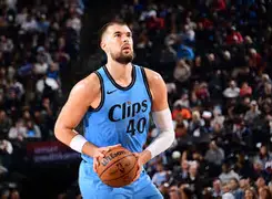 乐鱼体育官方入口-离谱！库里怒砍55分丹佛掘金今夜防线松动，波特兰开拓者今晨造点机会(库里第四节连续投进4个三分球)