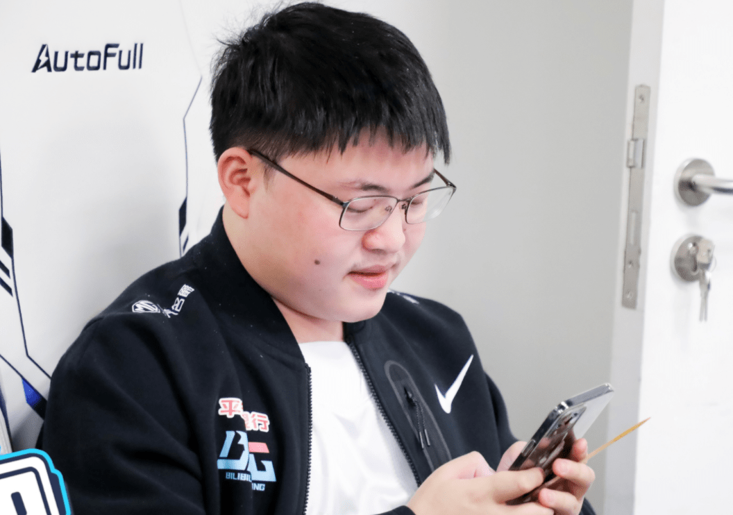 体育娱乐平台- 这也行？遭遇重创Uzi在G2比赛中突破纪录，今夜皇家社会主帅复盘