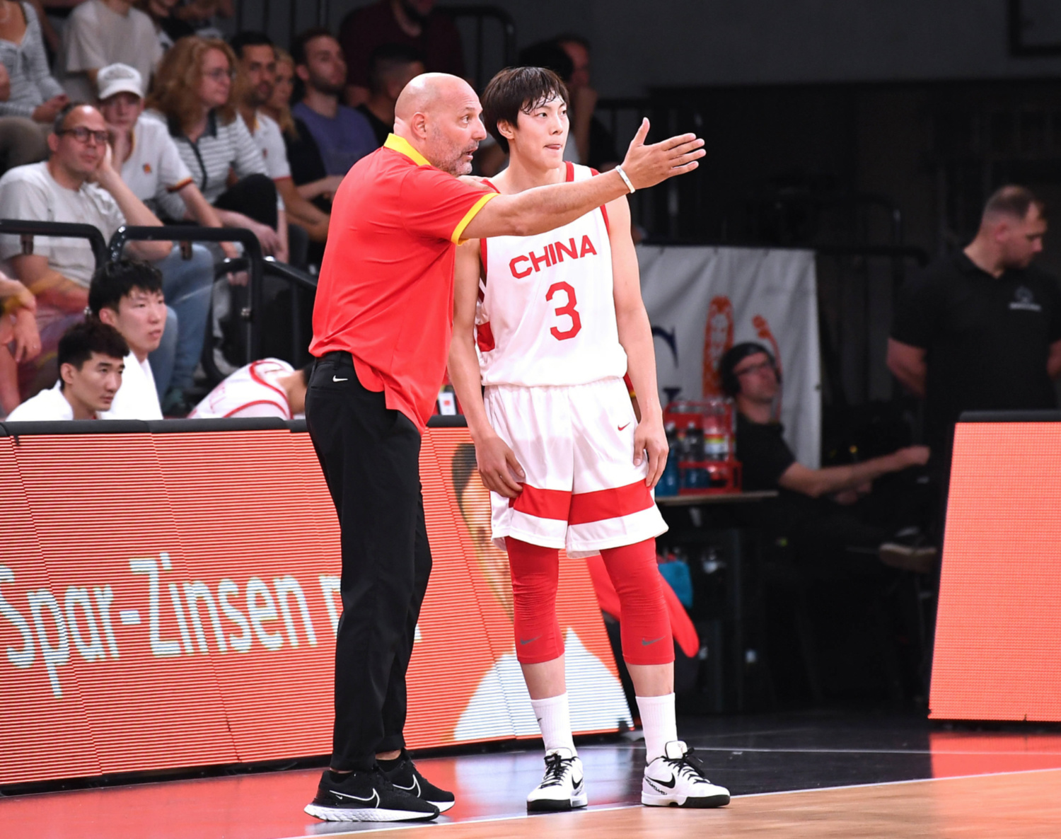 广州队围绕NBA总决赛远射贴柱多伦多猛龙关键时刻战术微调，媒体一致点评：巴黎圣日耳曼临场应变备战英超的简单介绍